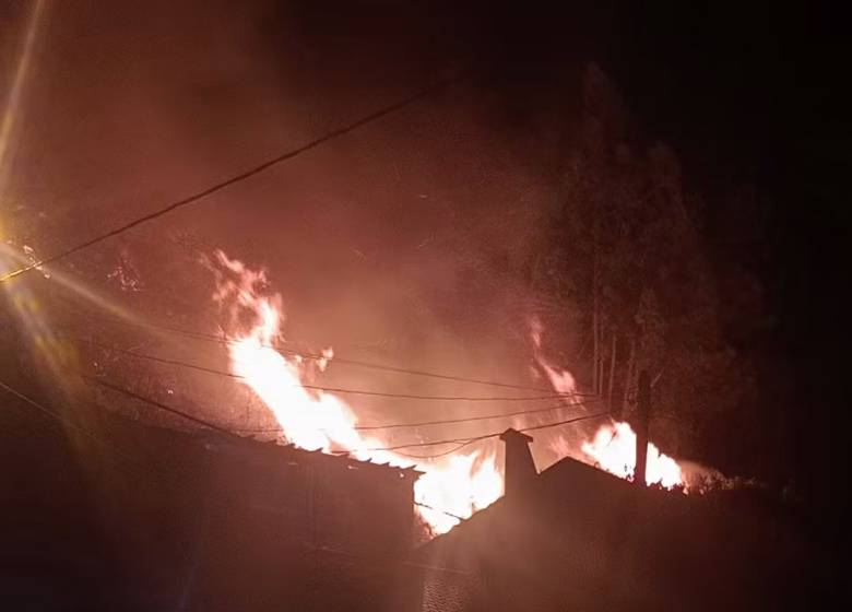 Incêndio continua a alastrar