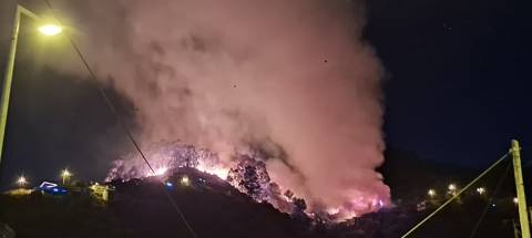 Incêndio está descontrolado (Com vídeo)