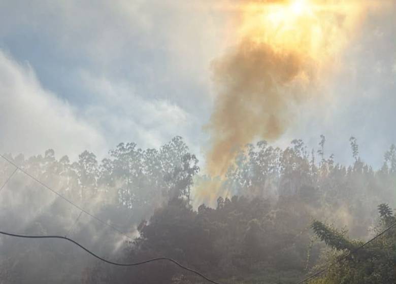 Incêndio mobiliza três corporações de bombeiros