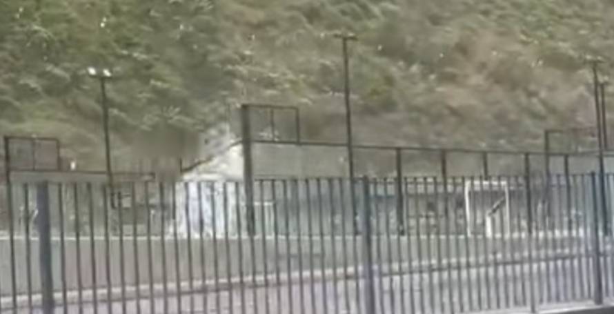 Vento destrói vidro de campo de padel em São Vicente