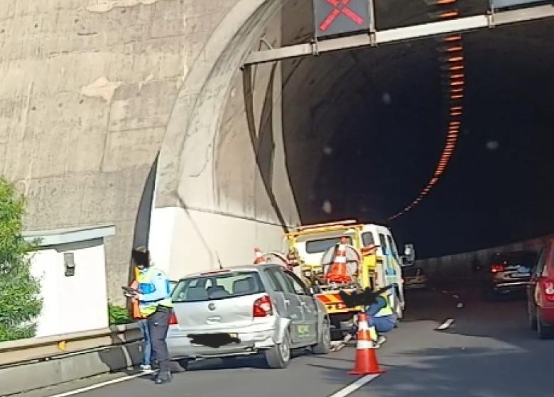 Acidente ligeiro provocou caos na via rápida
