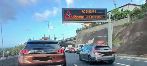 Acidente pára via rápida