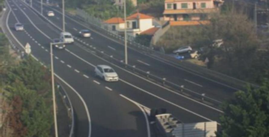 Motociclista ferido num acidente na via rápida