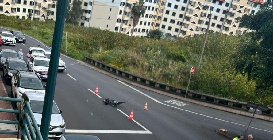 Cicilista em estado grave após choque com carro