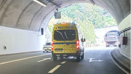 Jovem motociclista ferido num despiste