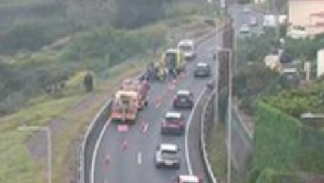 Motociclista em estado grave após violento despiste na via rápida