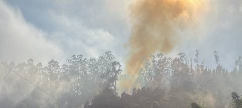 Incêndio mobiliza três corporações de bombeiros