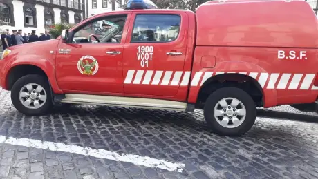 Carro incendeia-se