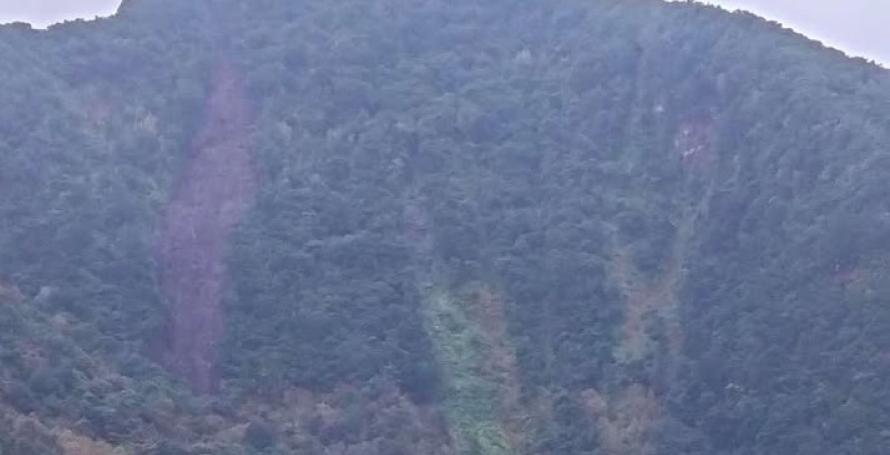 Derrocada numa encosta na Ponta Delgada