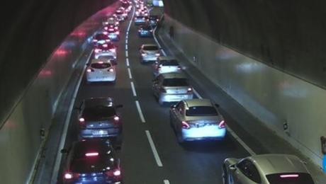 Menino com 3 anos ferido num acidente entre três carros na via rápida