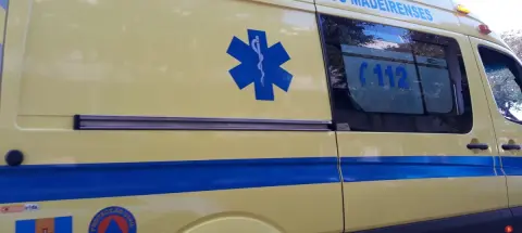 Homem ferido após queda de escadas