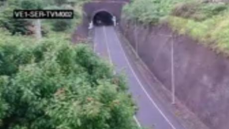 Casal de estrangeiros ferido num despiste de mota na via expresso