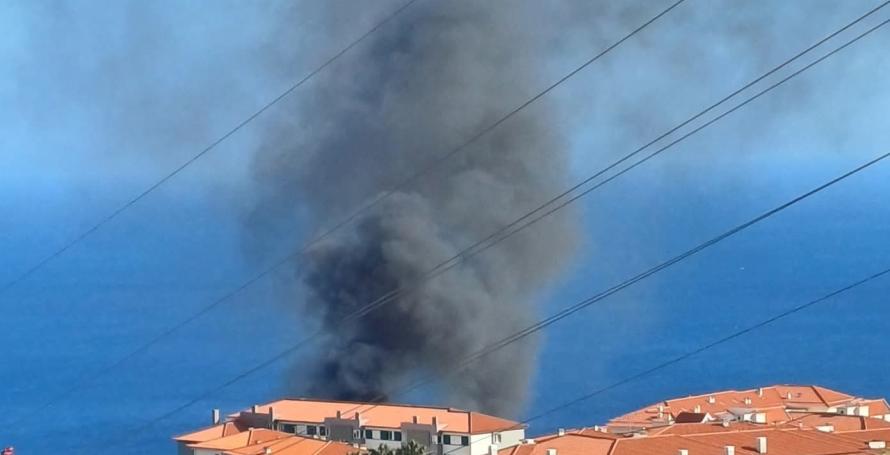 Incêndio com alguma dimensão no Caniço