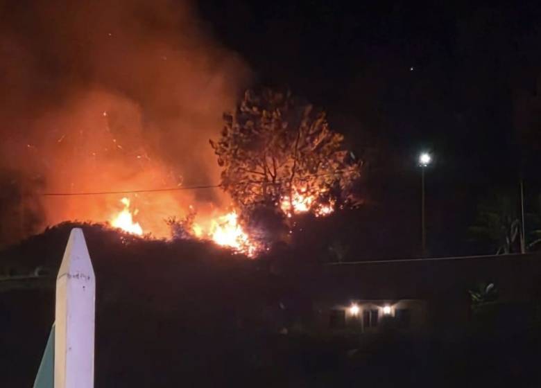 Incêndio descontrolado com duas frentes ativas em Câmara de Lobos