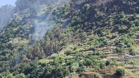Incêndio nos Canhas ainda mobiliza 25 operacionais