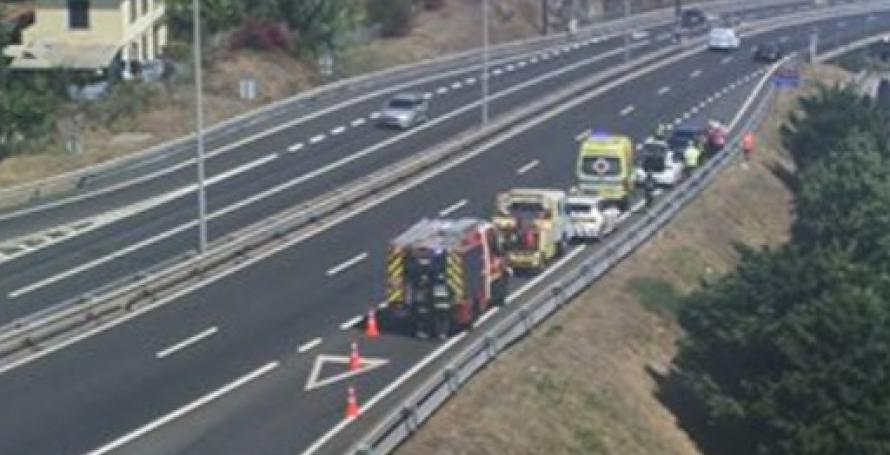 Três feridos num acidente na entrada da via rápida no Caniço