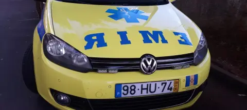 Homem corta-se com rebarbadora