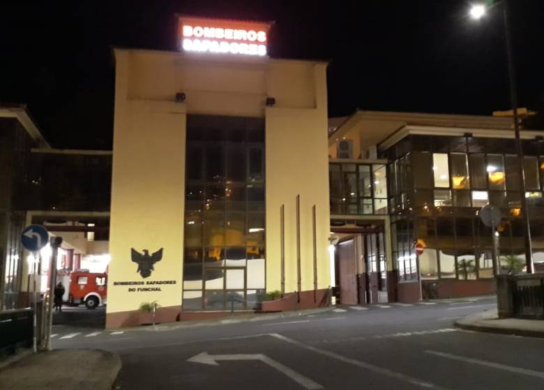 Incêndio no quadro elétrico de prédio no Funchal