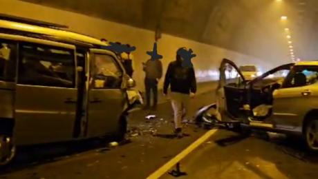 Rapariga ferida com gravidade após acidente dentro de túnel; houve outros dois feridos