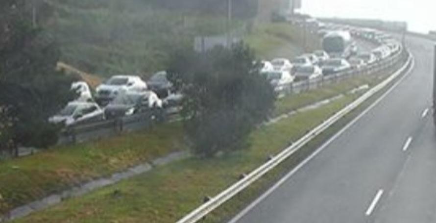 Acidente fecha via rápida no Caniço