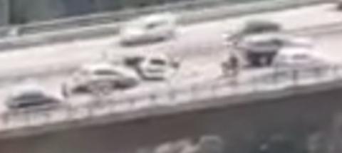 Ferido grave no acidente entre quatro carros na via rápida
