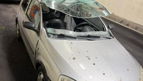 Veja como ficou o carro onde seguia o agente da PSP que ficou ferido depois de atingido por derrocada