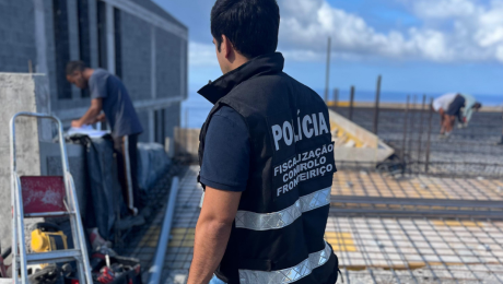 Dois homens detidos por imigração ilegal