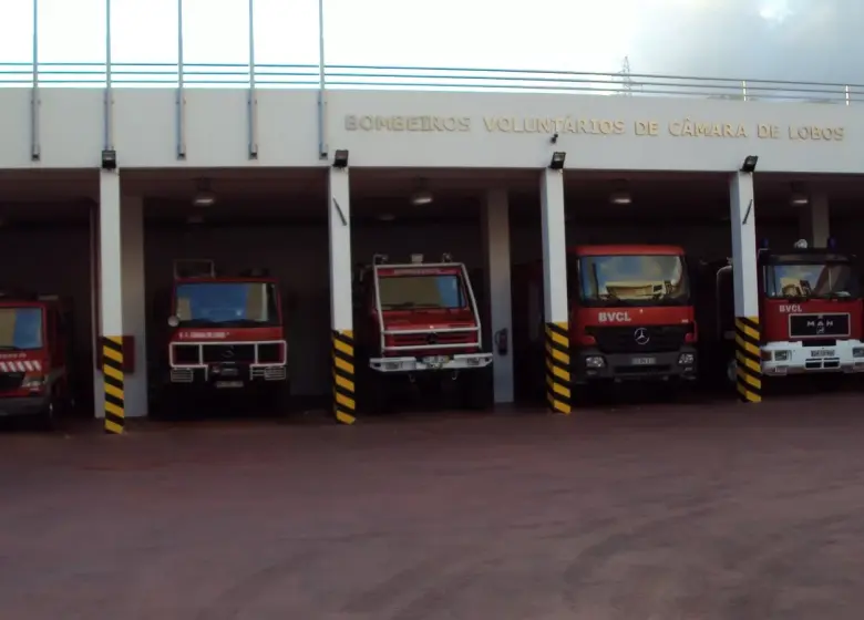 Incêndio ativo no Jardim da Serra mobiliza três corporações