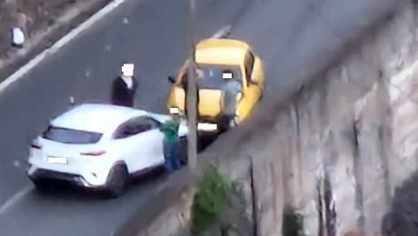 Outro acidente quase no mesmo local, agora um choque frontal entre dois carros