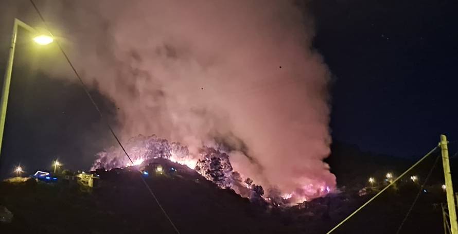 Incêndio está descontrolado (Com vídeo)