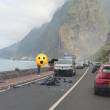 Homem ferido num acidente entre mota e carro