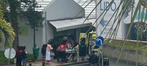 Mulher cai de escadas e fica ferida