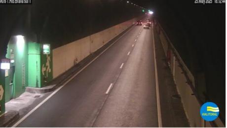 Despiste na via rápida fere motociclista