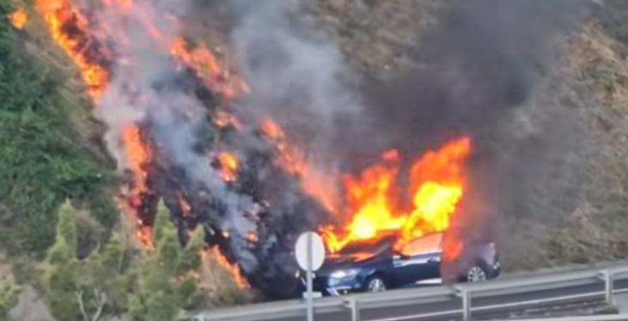 Jovem condutor ferido ao tentar apagar incêndio em carro; chamas alastraram para encosta na via rápida
