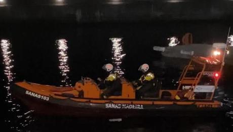Dois jovens turistas atiraram-se ao mar esta noite e tentaram nadar do Cais do Sardinha à Ponta de São Lourenço