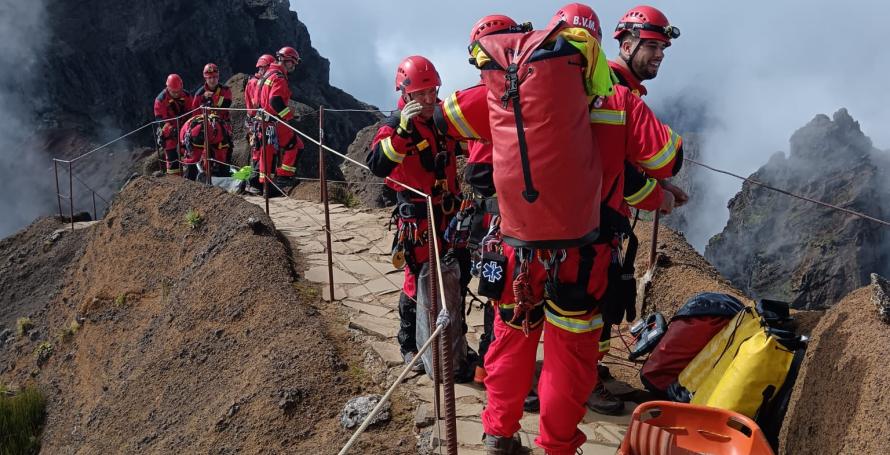 Jovem turista que morreu ia tirar uma foto quando escorregou e caiu 230 metros