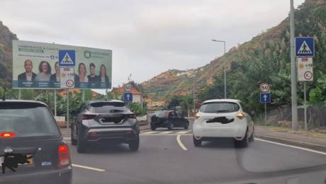 Acidente na rotunda da Ribeira Brava