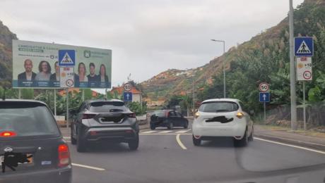 Acidente na rotunda da Ribeira Brava