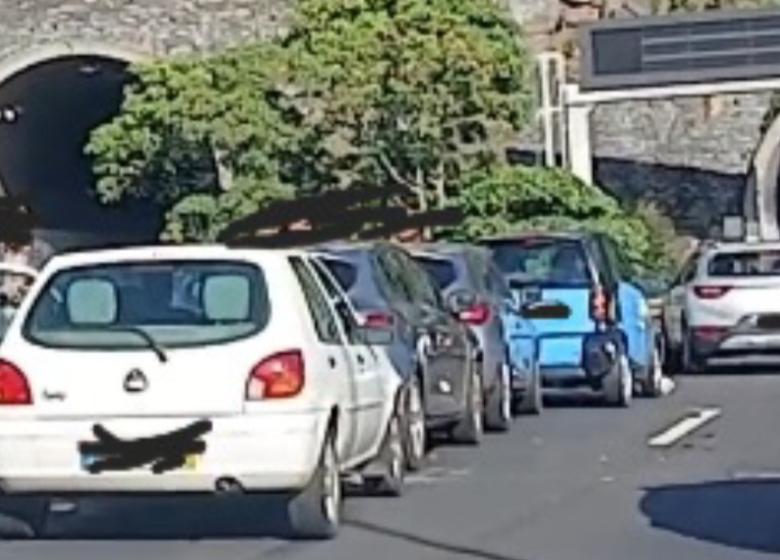 Menina com 6 anos ferida no acidente entre cinco carros na via rápida