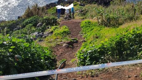 Turistas desrespeitam sítio interdito por razões de segurança