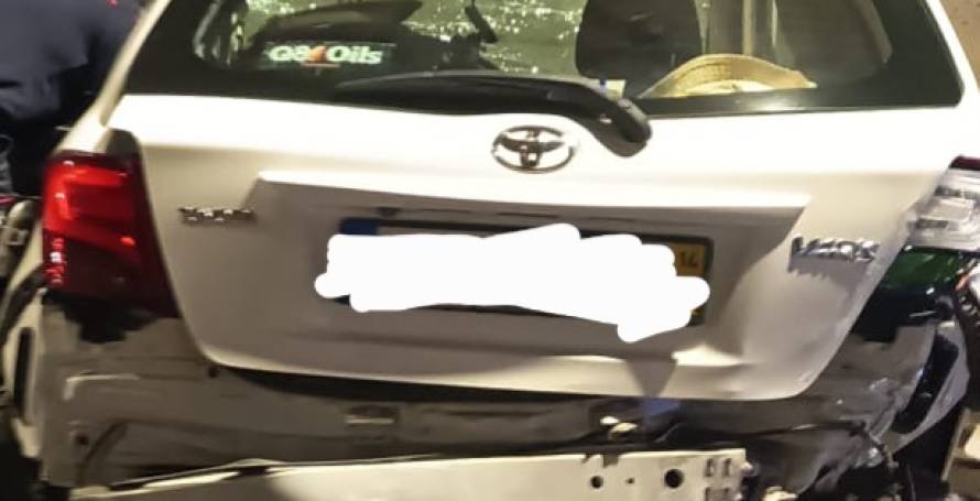 Duas vítimas encarceradas num violento acidente