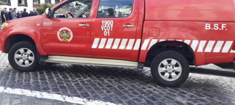 Incêndio numa casa mobiliza 11 bombeiros