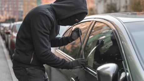 Dois homens apanhados pela polícia por furto de viatura