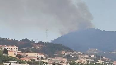 Incêndio com alguma dimensão mobiliza helicóptero e três corporações