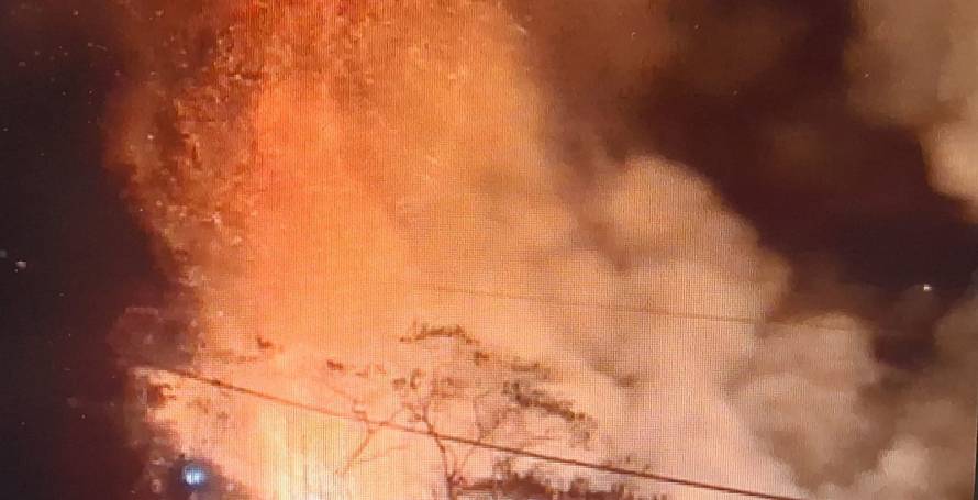 Novo incêndio junto a habitações no Bairro da Nogueira