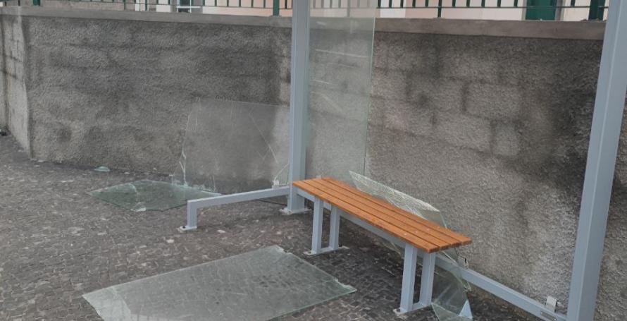 Vários estragos provocados pelo vento junto à marginal de São Vicente