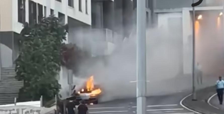Carro em chamas