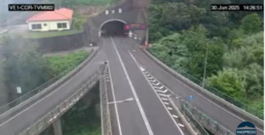 Ciclista estrangeiro ferido num despiste na via expresso