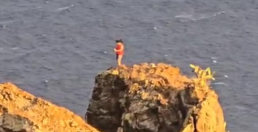 Turista arrisca para tirar selfie junto a precipício no Cristo Rei (Com vídeo)