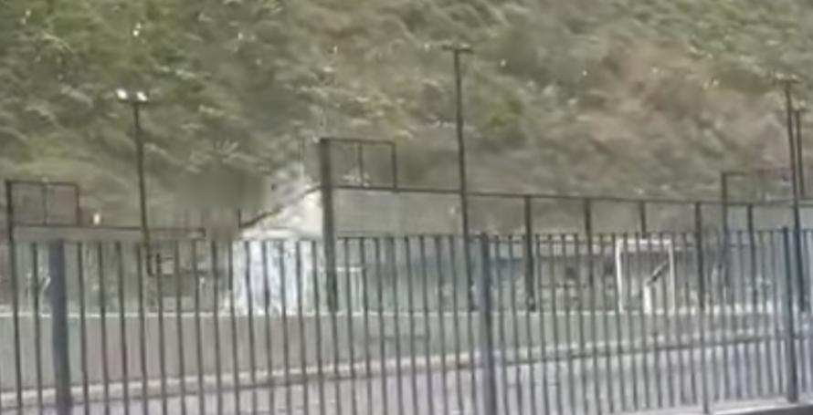 Vento destrói vidro de campo de padel em São Vicente